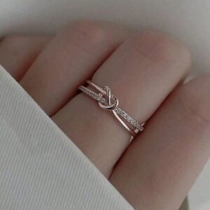Twist & Knot Cubic Ring